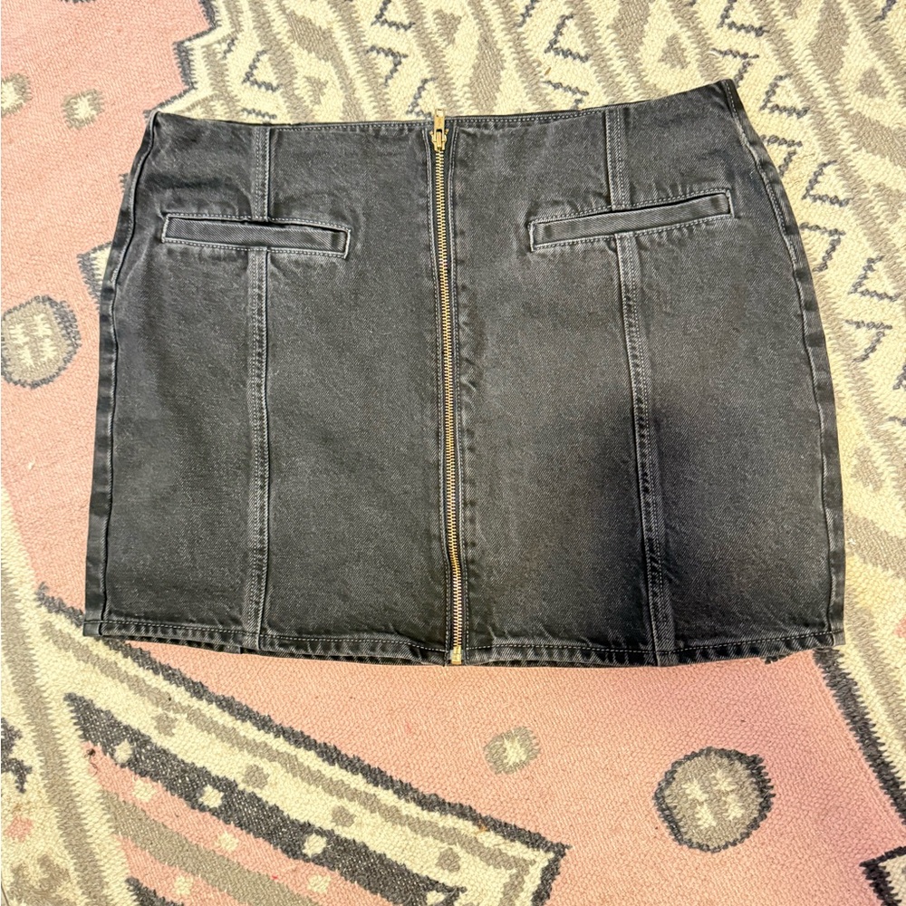 Old Navy Black Mini Skirt with Gold Zipper